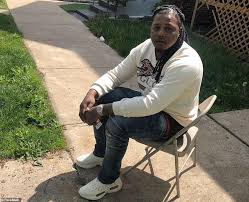 He was part of the fly boy gang rap group. Chicago Rapper Fbg Duck 26 Is Shot Dead In Brazen Broad Daylight Drive By Daily Mail Online