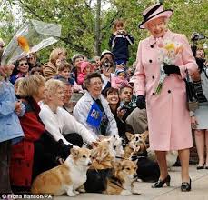 Hrm Queen Elizabeth On A Visit To Adoring Corgis And Their People In Canada Is It Me Or Is That A Little Girl Giggle On Her F Corgi Queen Corgi Elizabeth