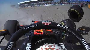 Vooral zijn zege tijdens de laatste grand prix in abu dhabi was overtuigend. Lewis Hamilton And Max Verstappen Collide In Big British Gp Flashpoint With Red Bull Out Of The Race F1 News