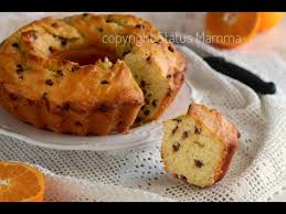 È una torta molto adatta anche agli intolleranti al lattosio e, inoltre, l'accoppiata arancia e cioccolato fondente, come quella pere e cioccolato, è vincente. Ricetta Ciambella All Arancia Con Gocce Di Cioccolato E Yogurt Greco Senza Burro Youtube