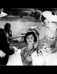 Amarcord, gerçeküstü birkaç sekansa bölünür ve bunlardan birkaçı rengârenk köy ortamında oradan oraya dolaşıp duran titta adlı genç bir adamın. Entradas Tutto Fellini Amarcord Cinemateca
