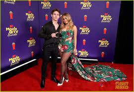 Last night (may 16) the. Addison Rae Tanner Buchanan Share A Kiss While Presenting Best Kiss At Mtv Movie Tv Awards 2021 Photo 4556810 2021 Mtv Movie Tv Awards Addison Rae Mtv Movie