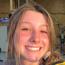 Paige Brewer's Instagram, Twitter & Facebook