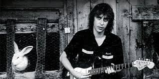 He was born ralph christian möbius in berlin and died at the age of 46 in fresenhagen, germany. Jadu Kultur Goethe Institut