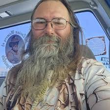 I need a man 🥰 Age doesn't matter ❤️ If you're 40 and above give me a hi 👋