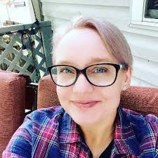 Leah Burnham's Instagram, Twitter & Facebook