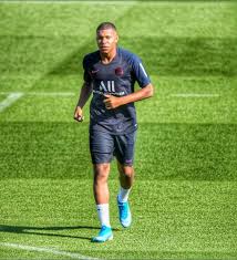 Epingle Par Realite Williams Sur Kylian Mbappe Footballeur As Monaco Paris Saint Germain