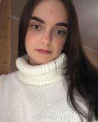 Anna Kohut's Instagram, Twitter & Facebook