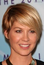 Jenna elfman, los angeles, ca. Jenna Elfman S Neat And Professional Short Haircut