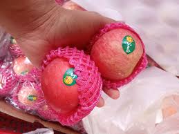 💥 READY NA FOR DELIVERY 💥 MURANG FRESH FRUITS AVAILABLE (1) SEEDLESS  GRAPES RED- 200/kg (2) GREEN MUSCAT GRAPES