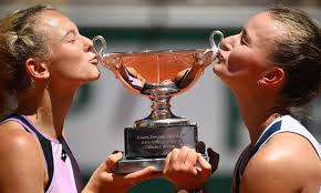 Barbora krejčíková se probojovala až do finále roland garros. Barbora Krejcikova Doubles Up At French Open To Make Mark On History French Open 2021 The Guardian
