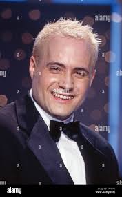 Sänger Georges Le Bonsai und Partnerin treten auf mit dem Song "Agent 003  1/2", Deutschland 2000. Singer Georges Le Bonsai and his partner  performing, Germany 2000 Stock Photo