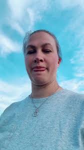 Amanda Gipson's Instagram, Twitter & Facebook