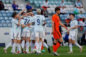 Aangezien we nu allemaal bezig zijn met oranje en het stuk voor stuk beter weten dan louis van gaal vraag ik me af wat uw favoriete opstelling is? Schotland Bezorgt Oranje Huiswerk Ondanks Fraaie Vrije Trap Memphis Voetbal International