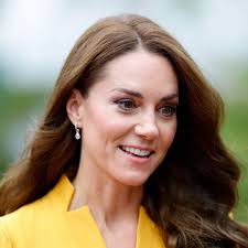 These £19.50 Marks & Spencer black block heels look a lot like Kate  Middleton's