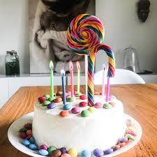 Nicole Diy Living Lifestyle On Instagram Itssomeonesbirthday Und Daher Gab S Eine Kleine Candy Torte Die Kann Man In 10 Minuten Machen Einfach Nach