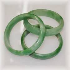 Kaum cina juga mempunyai pakaian tradisional mereka yang dipanggil cheongsam ( perempuan ), sam fu ( lelaki ). Gelang Jade Asli Gred A Shopee Malaysia