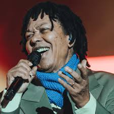 Djavan completa 76 anos hoje; cantor fugiu de casa para seguir carreira  artística