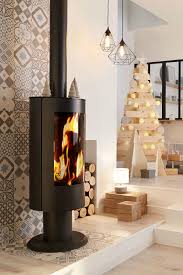 Profiter Des Atouts Du Poele A Bois Poele A Bois Modeles De Cheminee Decoration Interieure Chalet