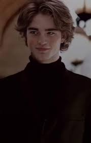 Kya yeh internet pe sirf ek hi picture hai jahan Robert Pattinson Edward  Cullen jaisa lag raha hai? : r/twilight