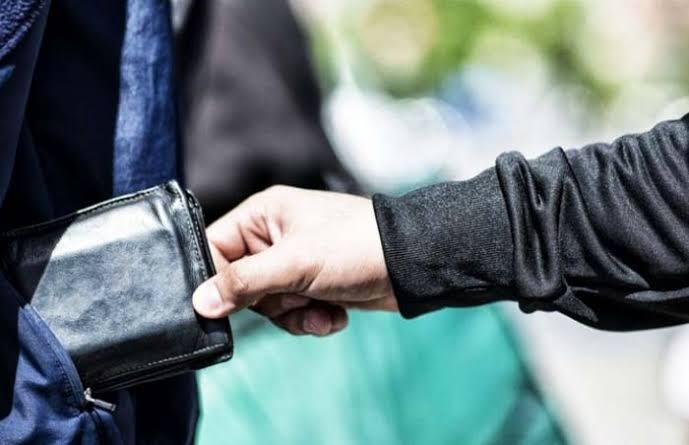Συνελήφθη από αστυνομικούς του Αστυνομικού Τμήματος Αμυνταίου Φλώρινας 32χρονος ημεδαπός, για κλοπή  σε περιοχή της Φλώρινας