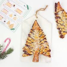Plongez Dans L Ambiance Des Fetes Avec Notre Recette De Sapin Feuillete A La Pate A Tartiner Telechargez La Gratuitement Sur Le Blog Cmonetiquette C