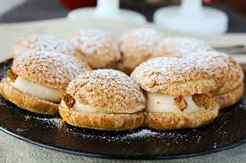 Paris Brest Creme De Speculoos Fraise Framboise Et Praline In 2020 Food Hamburger Bun Bagel