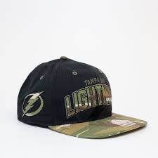 The lightning squeezed in just under the cap. 47 Nhl Tampa Bay Lightning Camo Snapback Cap Snapback Caps From Usa Sports Uk