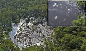 enormous 400ft deep hole swallows 100ft