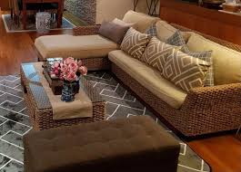 Die meisten rattan möbel oder sofas sind natürlich für den außenbereich geeignet. Fine Ratan Sofa And Coffee Table Set Furniture Home Living Furniture Chairs On Carousell