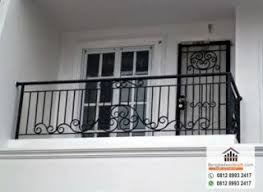Kami melayani jasa pembuatan model railing tangga minimalis kaca, kayu, besi, stainless steel dan aneka railing lainnya sesuai dengan kebutuhan anda , dengan kualitas terjamin dengan harga murah. Jasa Pemasangan Pagar Kanopi Teralis Railing Tangga Balkon Hub 0812 8993 2417 Jasa Las Balkon Minimalis Murah Di Depok Hubun Rumah Mewah Desain Balkon Balkon