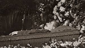 Щусева) был возведён ко дню похорон владимира ильича ульянова (ленина) (27 января 1924), имел форму куба. Vynesli Stalina Vynesut I Lenina Kak Ubrali Telo Vozhdya Iz Mavzoleya