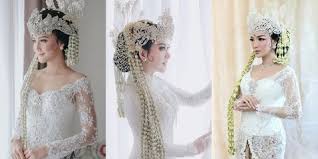 Ciri khas baju adat betawi dari dki jakarta berupa kebaya encim berwarna terang (bagi wanita). Geulis Pisan 10 Artis Ini Menikah Dan Kenakan Kebaya Adat Sunda Terbaru Zaskia Gotik Kapanlagi Com