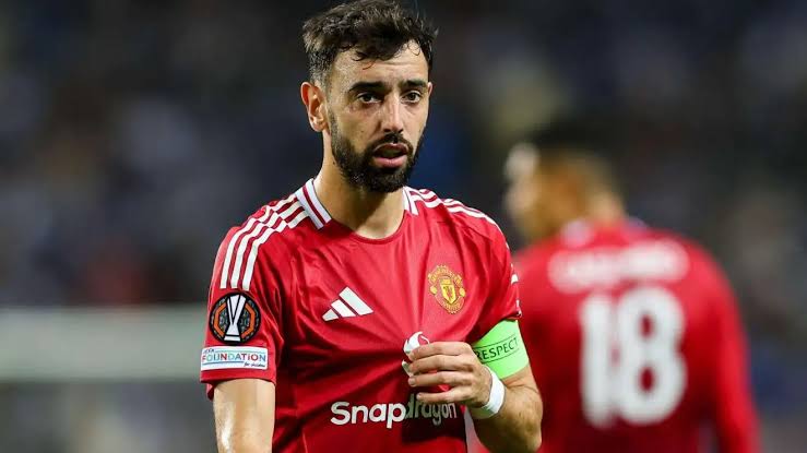 Man Utd transfer: Fernandes 'wanted' signing Liverpool 'sent private jet  for'; PL rivals 'threw in £29m offer'