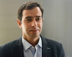 Carlos Gines's Instagram, Twitter & Facebook