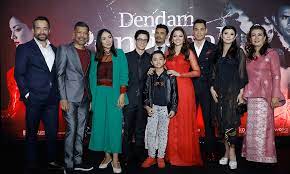 Pontianak harum sundal malam iipengarahshuhaimi babapenulis shuhaimi baba halina samaddibintangi oleh maya karin rusdi ramli rosyam nor ida. Malaysiakini Dendam Pontianak Tampil Hantu Berwajah Jelita