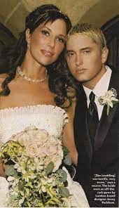 Proof war verheiratet und hatte mit seiner frau drei kinder, sowie aus früheren beziehungen zwei söhne. Eminem Kim Mathers Wedding Picture Eminem Eminem Photos Hollywood Couples