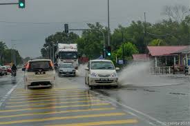 #4 cabut & keringkan komponen kereta. Meredah Banjir Cara Dan Risikonya Careta