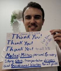 Thầy giáo người Anh hiến máu, cổ vũ Việt Nam chiến thắng đại dịch Covid-19 