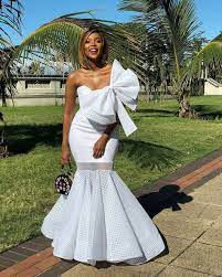 The Winning Looks Lihle Nkosi Setumo Minnie Dlamini And Linda Mtoba At Vodacom Durban July 2018 F Lace Gown Styles Lace Fashion Traditional Wedding Attire
