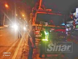 Kuala lumpur:dewan bandaraya kuala lumpur (dbkl) akan menggunakan kaedah baharu bagi pembayaran caj tempat letak kereta bahu jalan di ibu negara, mulai hari ini (1 okt). Pemandu Degil Berdepan Denda