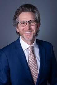 Kelley grad to appear