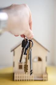 Closing Costs Explained: What Buyers and Sellers Pay in the USA (2026 Guide)