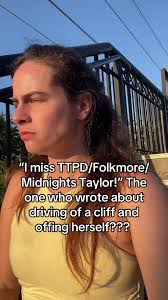 Kinda weird tbh #swifttok #taylorswift #swiftie #folkmore #ttpd