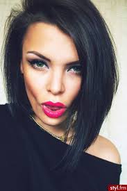 Women with angular and sharp faces will want to skip this style, as it will just draw attention to harsh lines on their face. Makes Me Want Short Hair Now Short Hair Styles Bob Hairstyles For Round Face