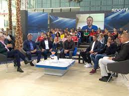 Der trainer findet im doppelpass auf sport1 klare worte für schalkes jüngste pleite und sieht ein führungsproblem. Fans Beschweren Sich Uber Doppelpass Sendung Es Ging Nur Um Den Fc Bayern Fc Bayern