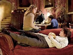 This house has luxurious and lavish interior and emma also has an apartment. 2005 Harry Potter Und Der Feuerkelch Emma Watson Heiss Und