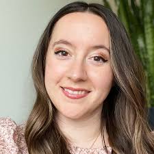 Stephanie Riordan's Instagram, Twitter & Facebook