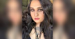 Heather Kinney's Instagram, Twitter & Facebook