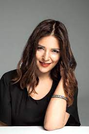 Babası memur, annesi ise ev hanımıdır. Tugce Kandemir Kimdir Tugce Kandemir Ne Is Yapiyor Tugce Kandemir Nereli Tugce Kandemir Kac Yasinda Haberler